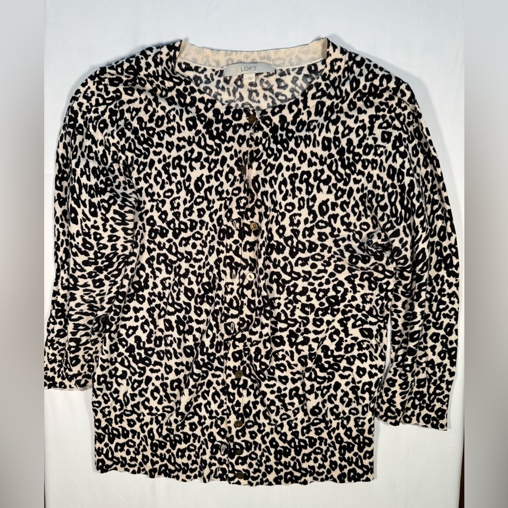 LOFT Women's Button Down Leopard Print lightweight Cardigan